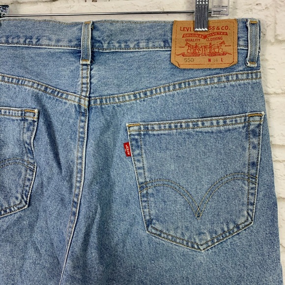 Levi’s 550 Vintage Relaxed Fit HighRise Mom Shorts - Picture 4 of 6